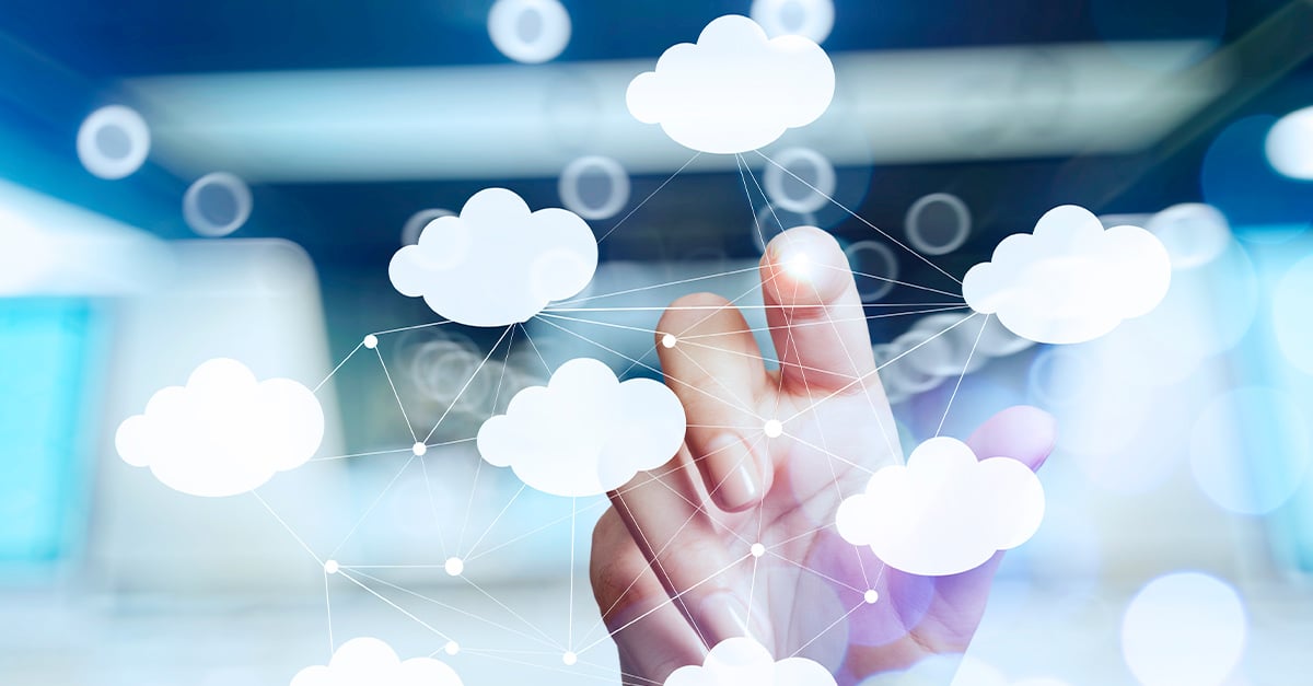 La principal característica que nos ayuda de determinar si una nube es pública o privada, es la capacidad de acceder a los servicios que el proveedor ofrece.